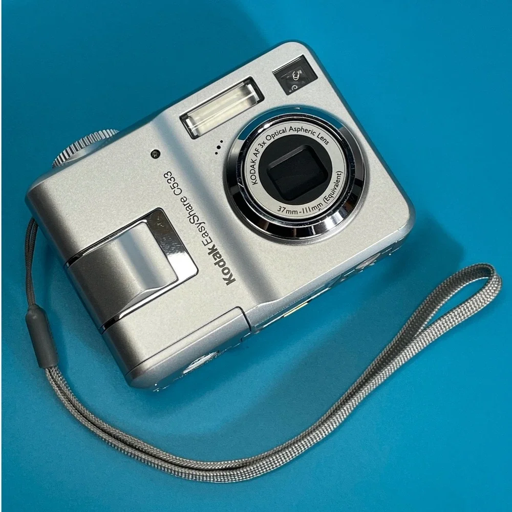 Kodak EasyShare C533 Digital Camera Silver 5.0MP 3x Optical Zoom Y2K Bundle